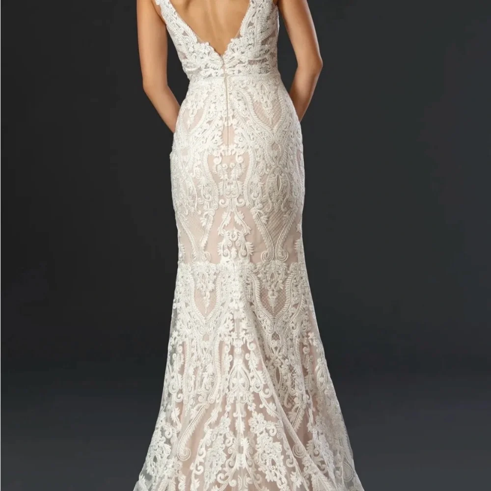 Elegant Cream Lace Dress - Picture 2 of 6